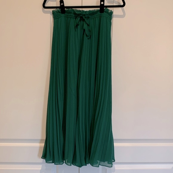 Zara Green Wide Leg 3/4 Length Culotte (Size S), extremely flattering. - Picture 2 of 5